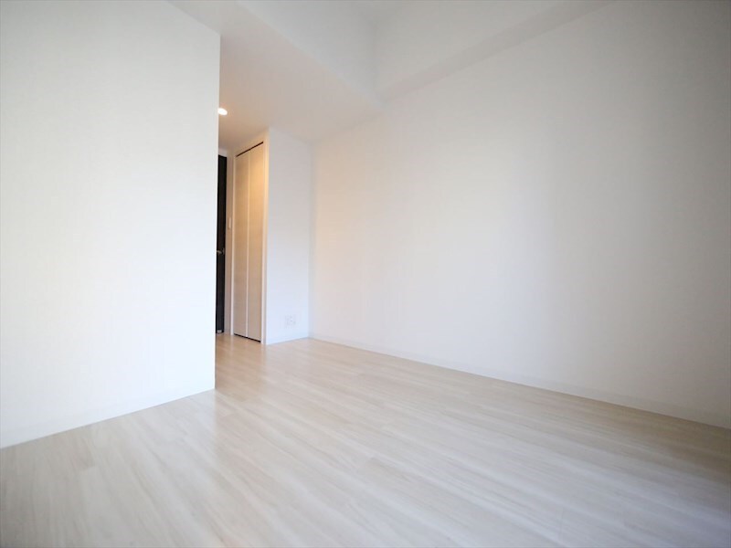 物件内観写真9　(洋室6.7帖　クローゼット付（収納充実してます）)