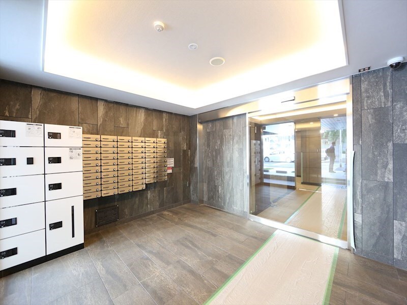 物件内観写真26　(エントランス　オートロック付　防犯カメラ　宅配ＢＯＸ)