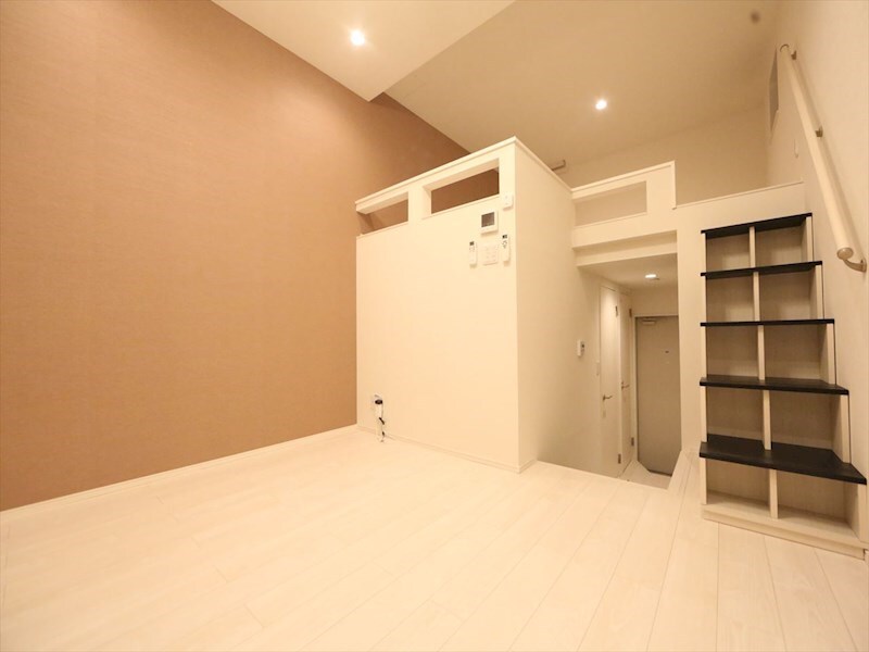 物件内観写真2　(洋室6帖　上段ロフト5.7帖（収納にも寝室にも使えます）)