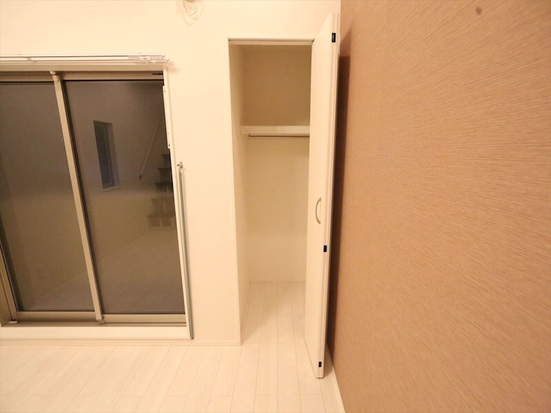物件内観写真6　(クローゼット（収納充実してます）)