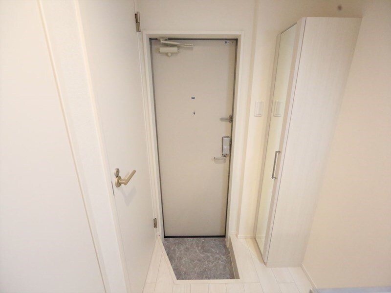 物件内観写真8　(玄関　シューズボックス付（収納充実してます）)