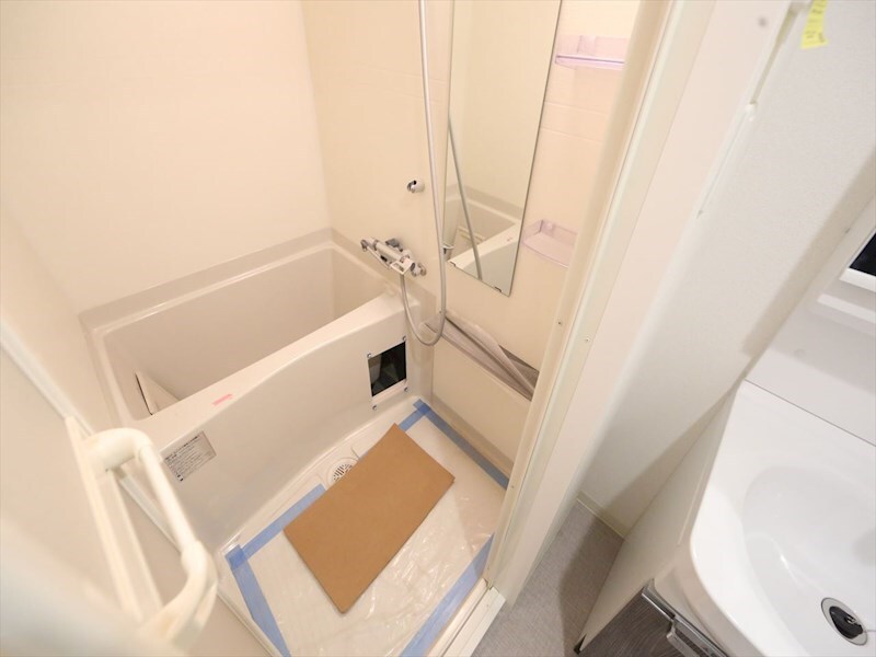 物件内観写真4　(バスルーム　浴室暖房乾燥機付き)