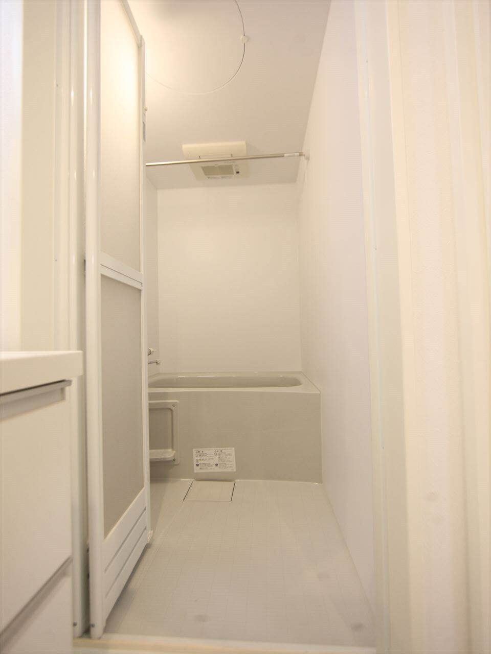 物件内観写真4　(浴室暖房乾燥機　24時間換気機能付バスルーム　同型写真)