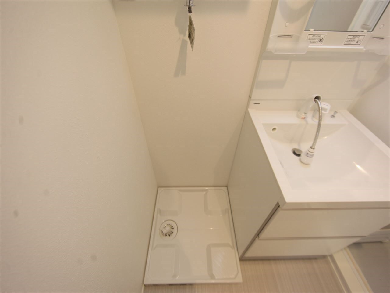 物件内観写真20　(脱衣所　室内洗濯機置き場　同型写真)