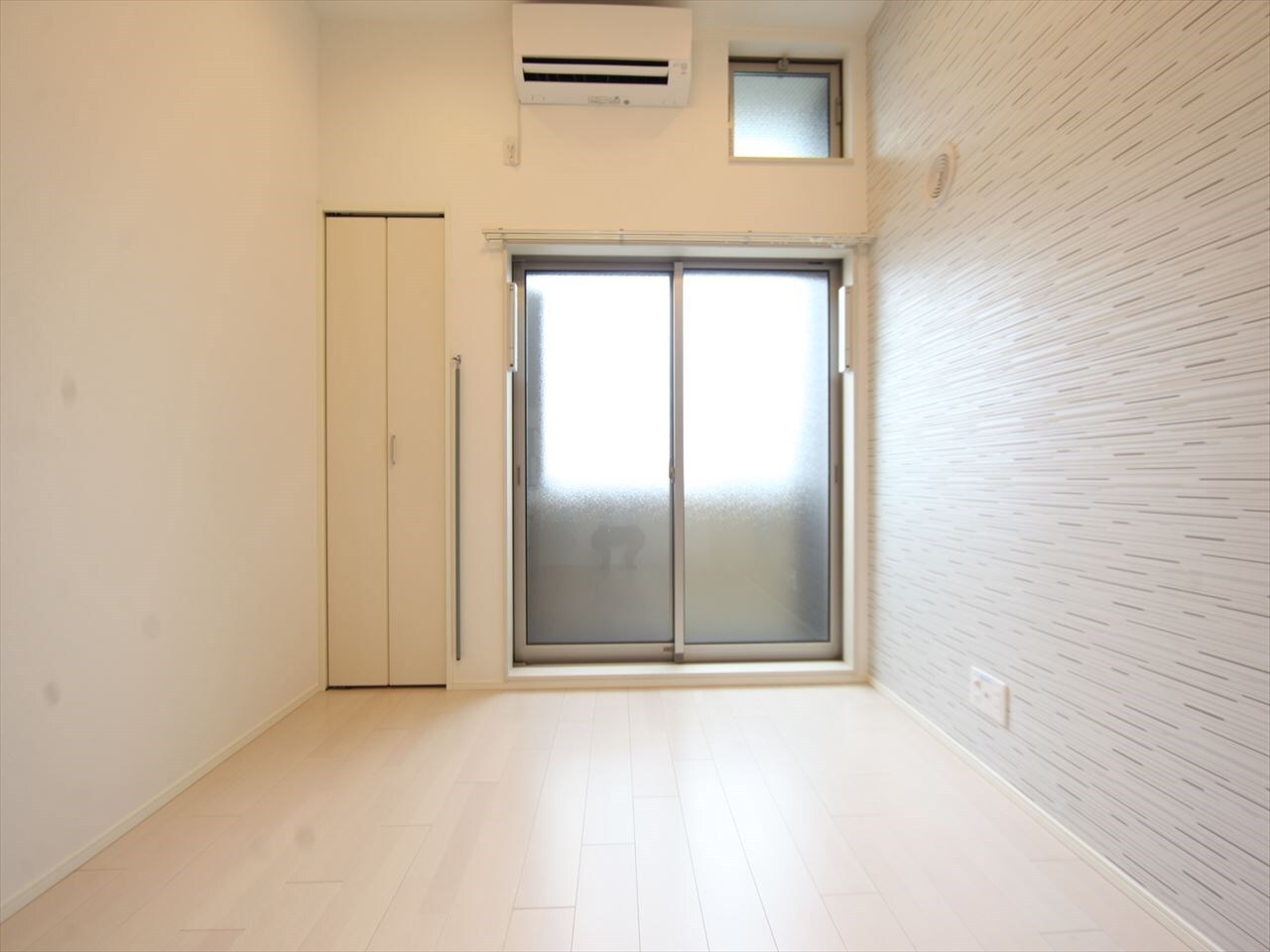 物件内観写真27　(洋室6帖　上段ロフト6.3帖（収納にも使えます）同型写真)