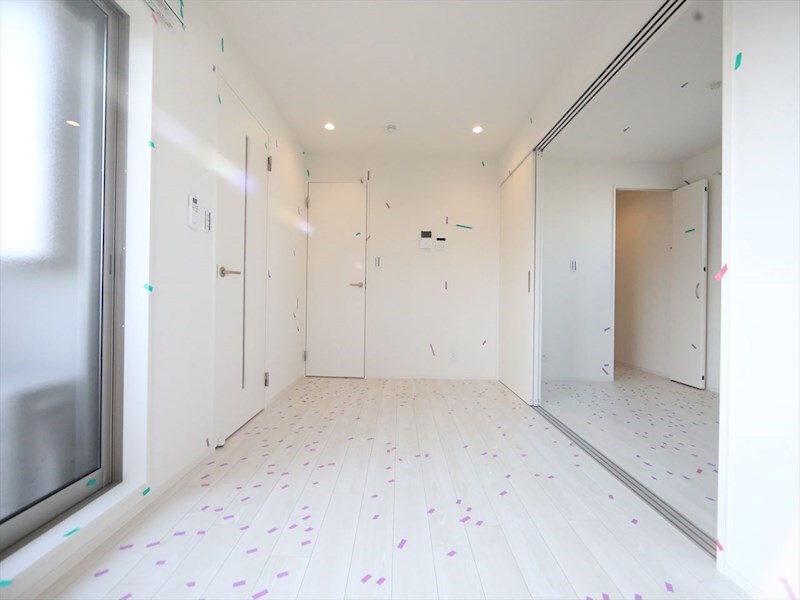 物件内観写真13　(ＬＤＫ8.1帖　洋室3.8帖　つなげても仕切っても使えます)