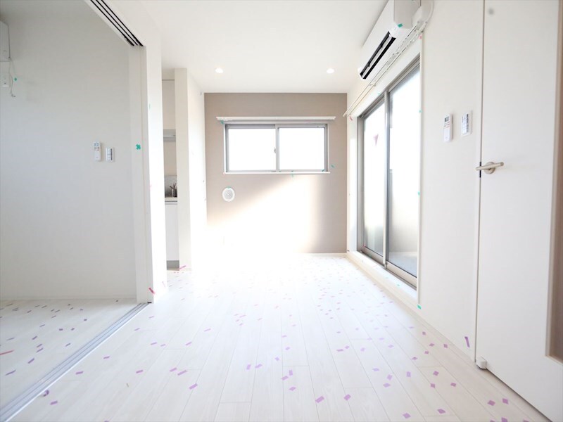 物件内観写真15　(ＬＤＫ8.1帖　洋室3.8帖　つなげても仕切っても使えます)