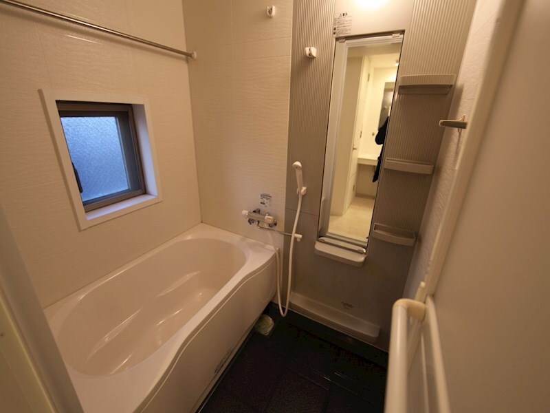 物件内観写真4　(バスルーム　浴室暖房乾燥機付き)