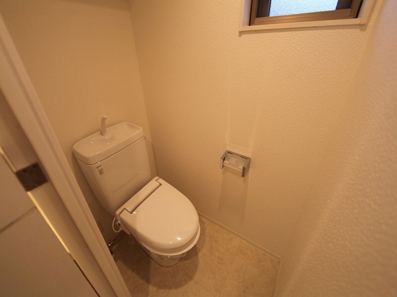 物件内観写真5　(暖房便座付トイレ)