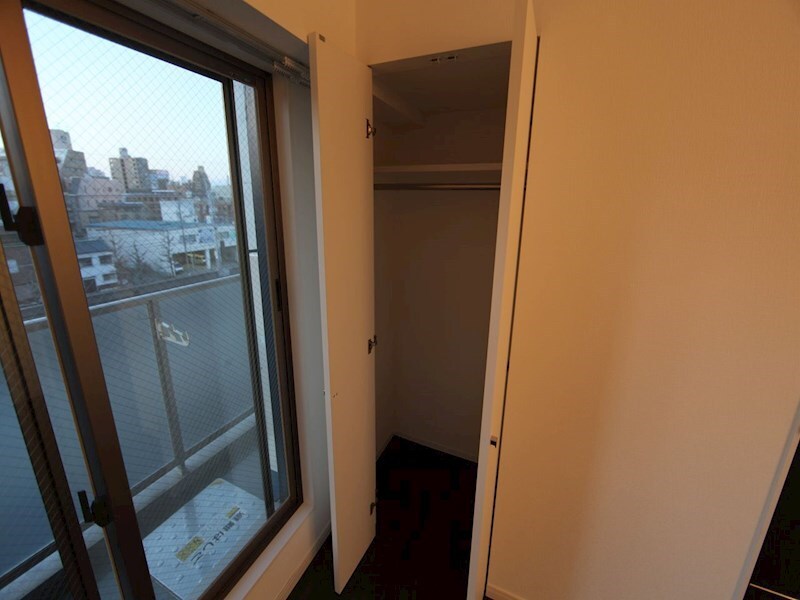 物件内観写真8　(クローゼット付き)