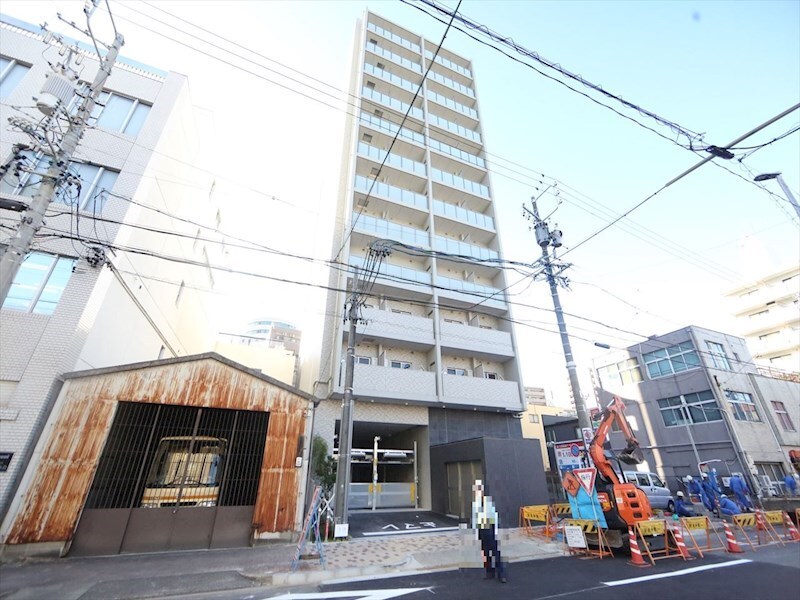 物件外観写真1　(外観　オートロック　宅配ＢＯＸ　防犯カメラ)