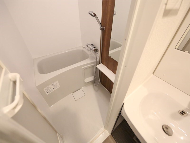 物件内観写真4　(バスルーム　浴室暖房乾燥機付き)