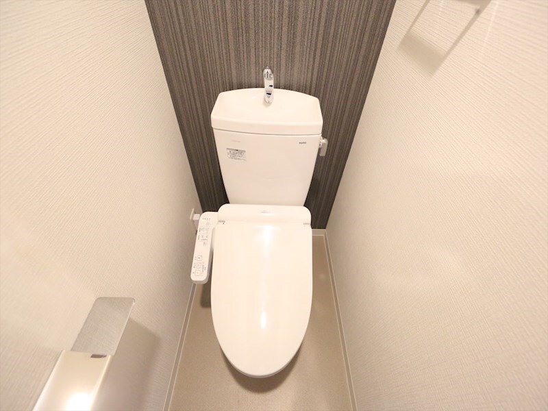 物件内観写真5　(温水洗浄暖房便座付トイレ)