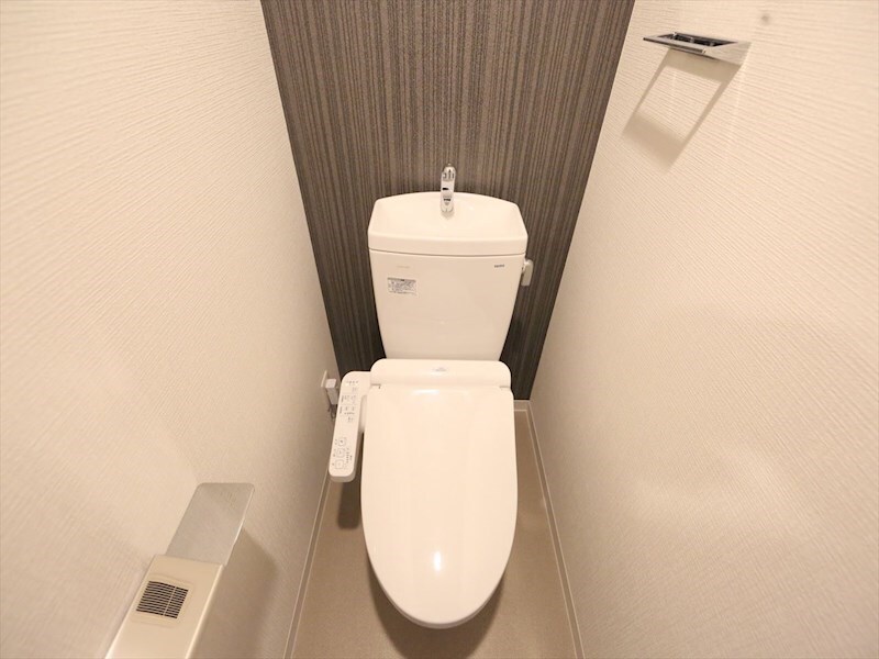 物件内観写真5　(温水洗浄暖房便座付トイレ)