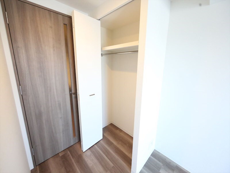 物件内観写真6　(クローゼット（収納充実してます）)