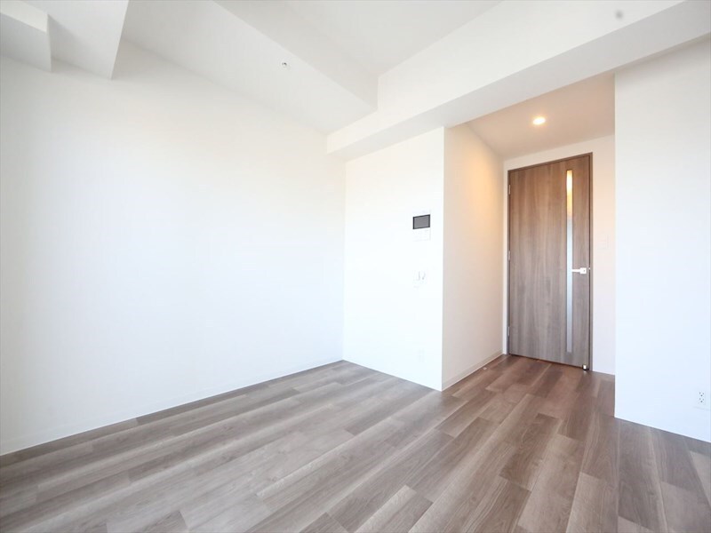 物件内観写真9　(洋室7.4帖　クローゼット付（収納充実してます）)