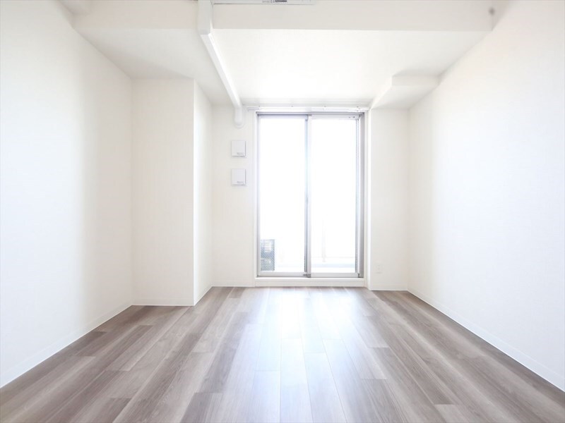 物件内観写真10　(洋室7.4帖　エアコン完備　バルコニー)