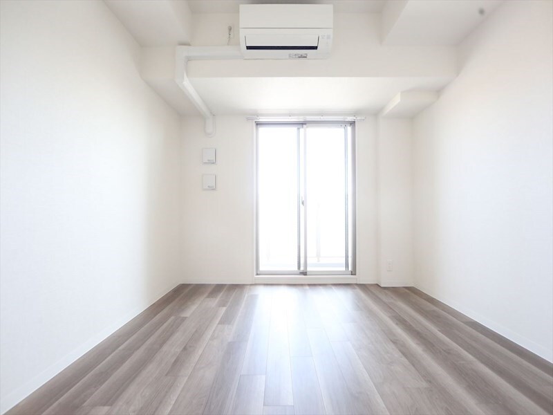 物件内観写真10　(洋室7.4帖　エアコン完備　バルコニー)