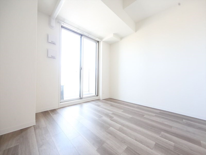 物件内観写真14　(洋室7.4帖　エアコン完備　バルコニー)