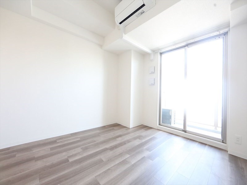 物件内観写真21　(洋室7.4帖　エアコン完備　バルコニー)