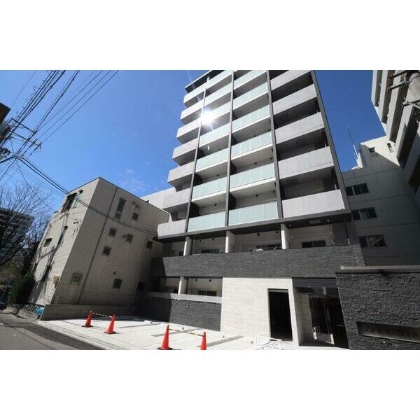 物件外観写真1　(外観　オートロック　宅配ＢＯＸ　防犯カメラ)