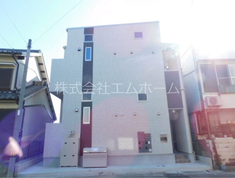 物件外観写真1　(外観　宅配ＢＯＸ有り　デザイナーズ)