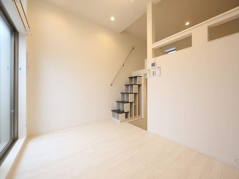 物件内観写真4　(洋室6帖　ロフト6.3帖（収納にも使えます）　同仕様写真)