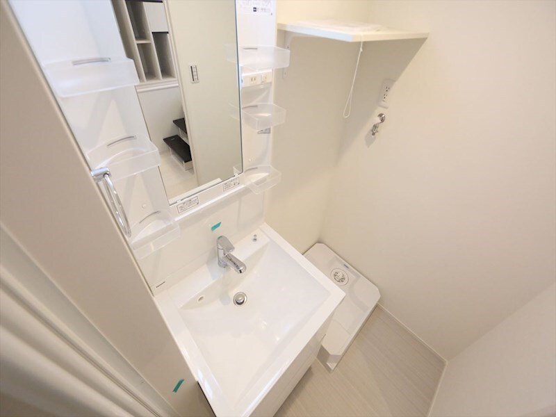 物件内観写真5　(脱衣所　独立洗面台付（シャンプードレッサー付）　同仕様写真)