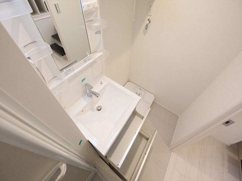 物件内観写真21　(脱衣所　独立洗面台（シャンプードレッサー付）　同仕様写真)