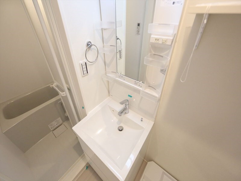 物件内観写真27　(脱衣所　独立洗面台（シャンプードレッサー付）　同仕様写真)