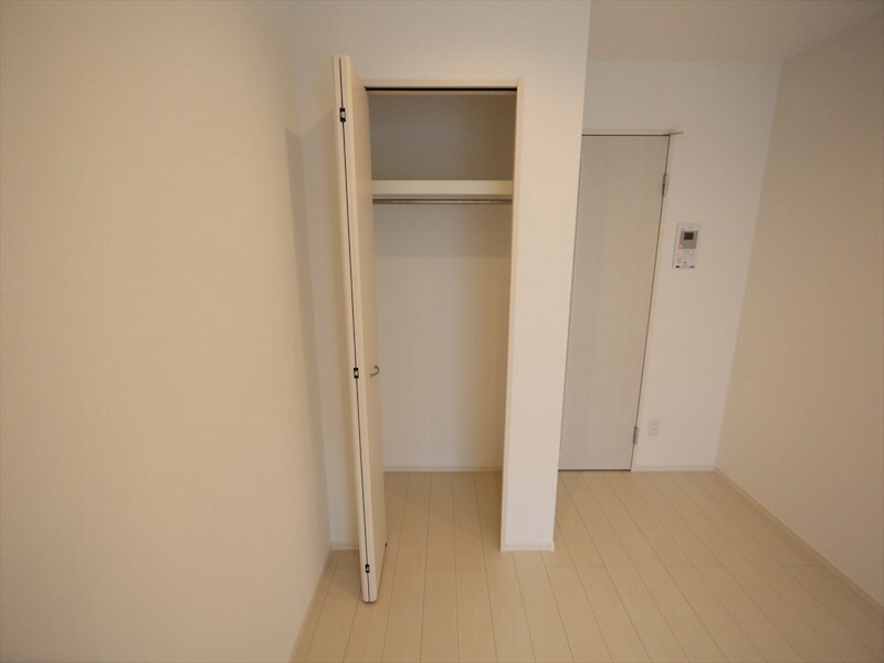 物件内観写真6　(クローゼット（収納充実しています）)