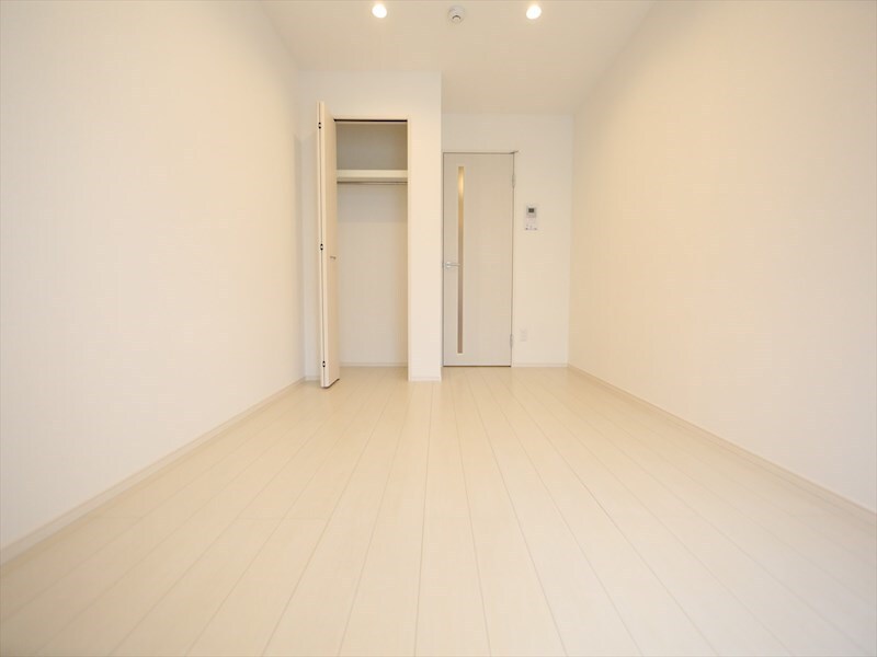 物件内観写真14　(洋室6.9帖　クローゼット付（収納充実してます）)