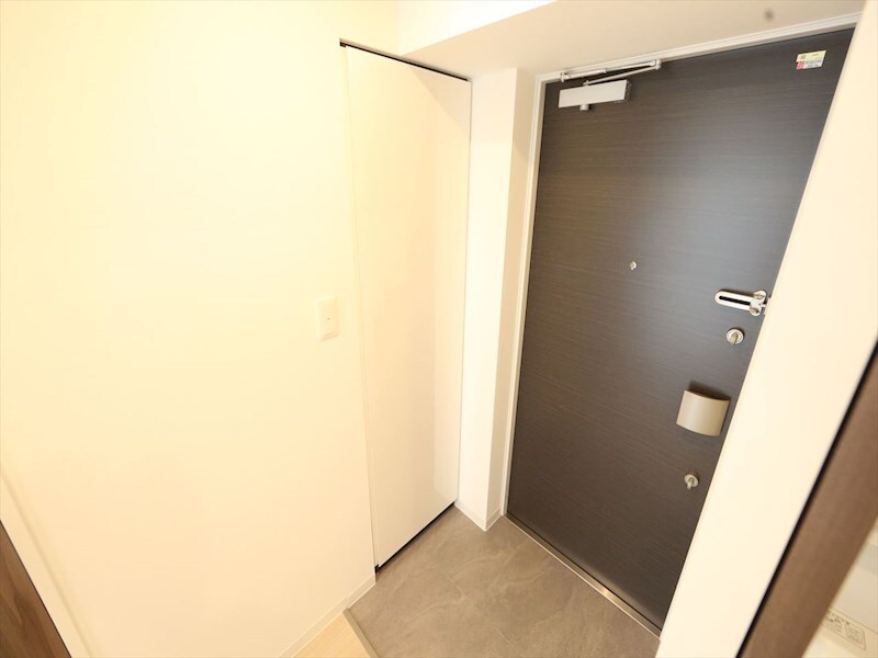 物件内観写真20　(玄関　シューズボックス付（収納充実してます）)