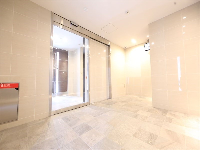 物件内観写真27　(エントランス　オートロック　宅配ＢＯＸ　防犯カメラ)