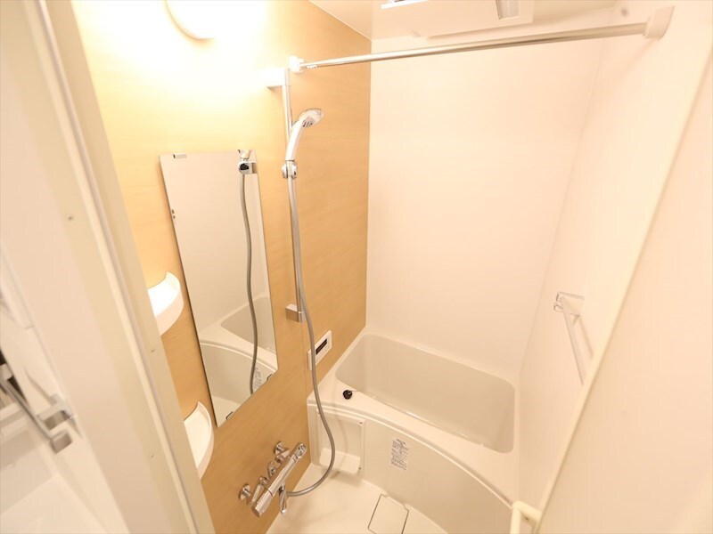 物件内観写真4　(バスルーム　浴室暖房乾燥機付き)
