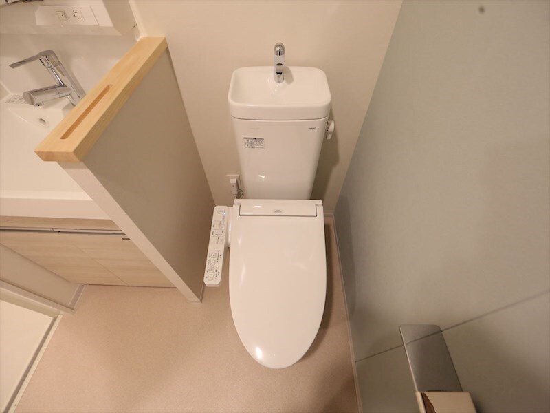 物件内観写真5　(温水洗浄暖房便座付トイレ)