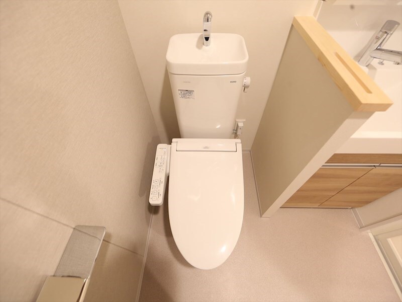 物件内観写真5　(温水洗浄暖房便座付トイレ)