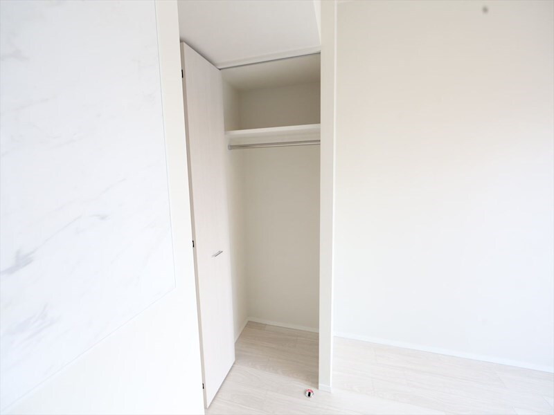 物件内観写真6　(クローゼット（収納充実してます）)