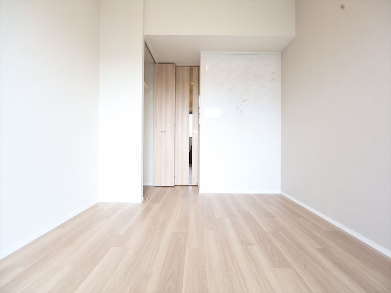 物件内観写真9　(洋室6.1帖　クローゼット付（収納充実してます）)