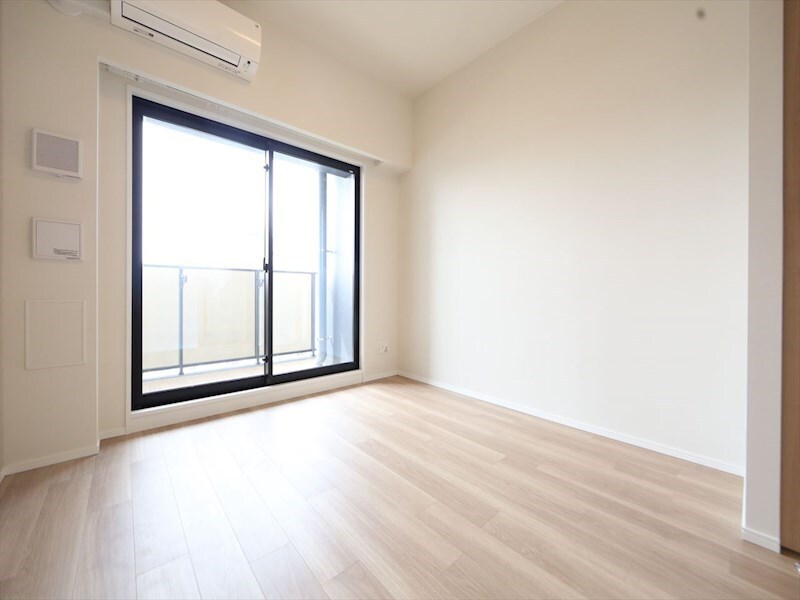 物件内観写真10　(洋室6.1帖　エアコン完備　バルコニー)