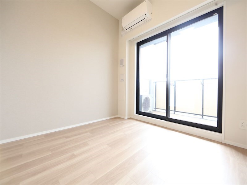 物件内観写真15　(洋室6.1帖　エアコン完備　バルコニー)