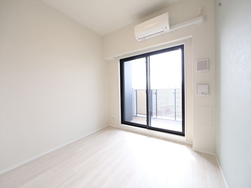 物件内観写真23　(洋室6.1帖　エアコン完備　バルコニー)