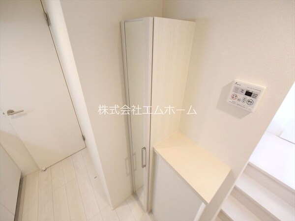 玄関(玄関　シューズボックス付（収納充実してます）)