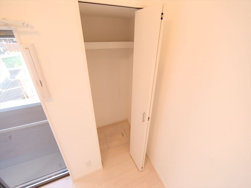 物件内観写真6　(クローゼット（収納充実してます）)