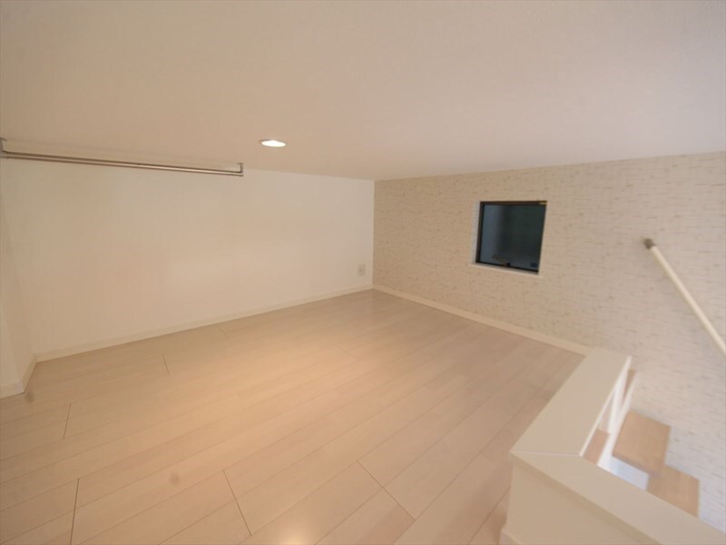 物件内観写真9　(ロフト6帖（収納にも寝室にも使えます）)