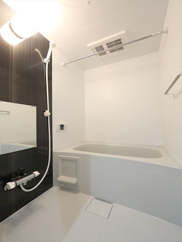 物件内観写真4　(浴室暖房乾燥機付　追い焚き・オートバス機能付お風呂)