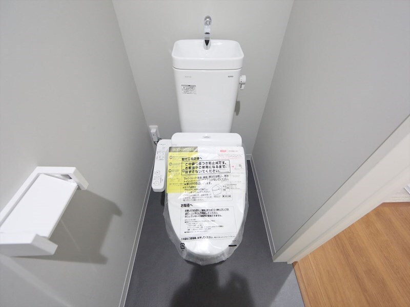 物件内観写真5　(温水洗浄暖房便座付トイレ)