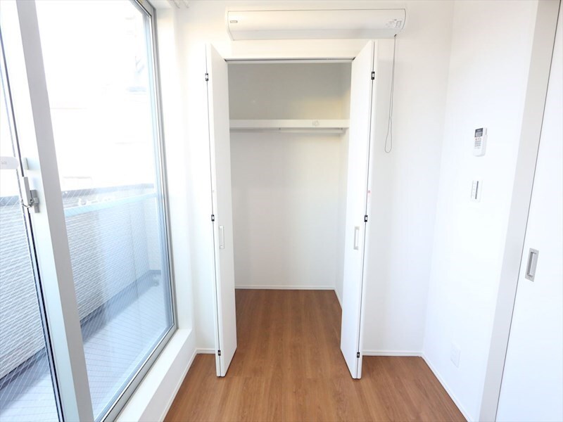 物件内観写真6　(クローゼット（収納充実してます）)