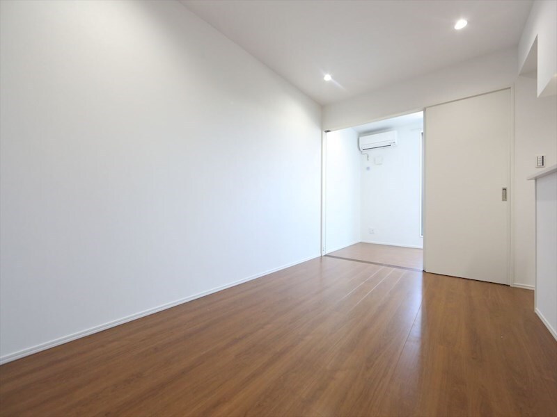 物件内観写真22　(ＬＤＫ9.6帖　洋室3.5帖　つなげても仕切っても使えます)