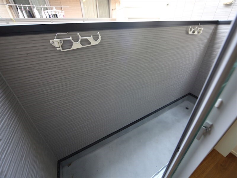 物件内観写真28　(バルコニー　防犯シャッター付)